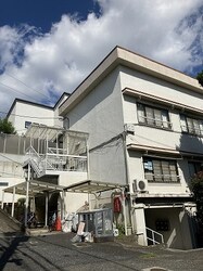 栗山マンションの物件外観写真